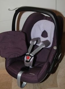 Автокресло Maxi-Cosi Pebble (0-13 кг) + дождевик + москитная сетка– 6000 руб.