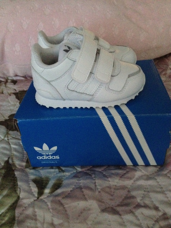 Продам кроссовки Adidas originals