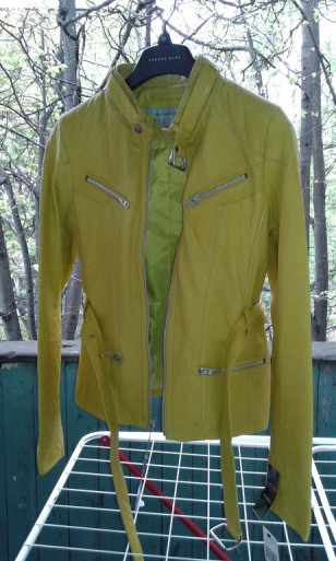 продам новую кожаную куртку на 44 русский размер