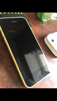 продам iPhone 5c