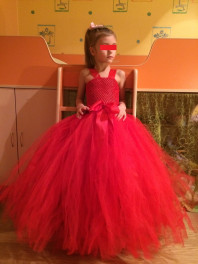 Платье праздничное нарядное новое красное белое