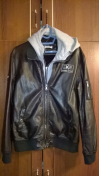 Продам осеннюю куртку для мал рост 164 см недорого