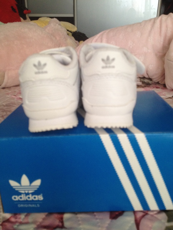 Продам кроссовки Adidas originals