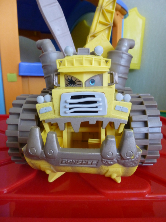 И так встречайте Screaming Banshee Tractor Diecast Car Eating M2281 (Disney Pixar Cars 2)
