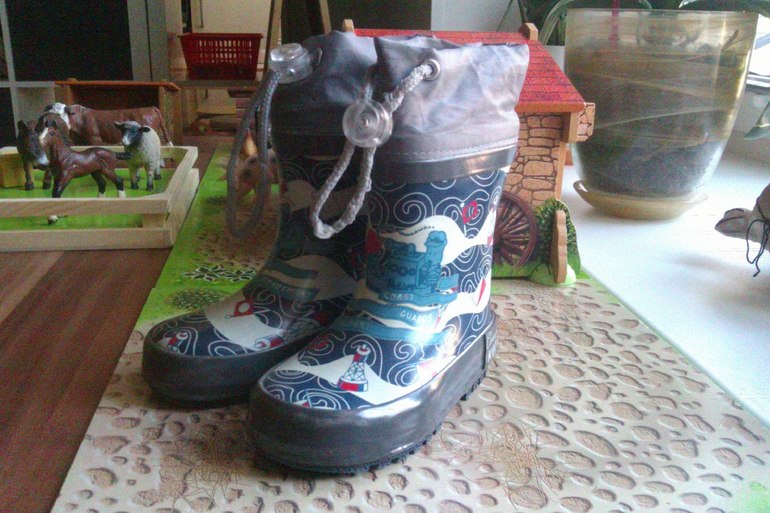 Продаю обувь Pediped, shooshoos, а также резиновые сапоги (размеры 20-22)