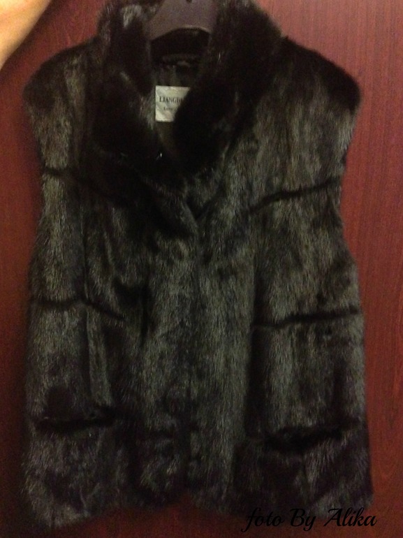 Норковые жилетки!!МОДЕЛЬ2013 г !! р46-48 ПРОДАМ!