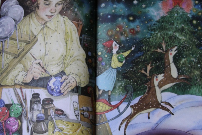 Книги Елены Ракитиной о новогодних игрушках