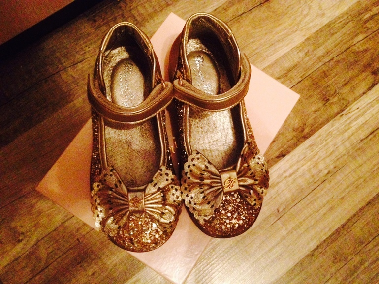 Blumarine 26р.(новые), Moschino-24р.(б/у)проданоДобавила 05.12.13