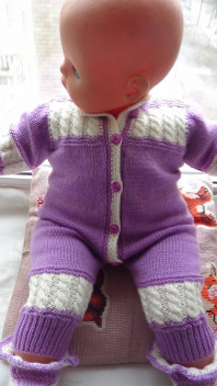 вязаный комбинезон для малышки из шерсти