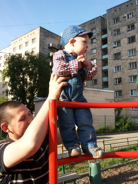 нам годик!