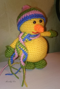 Вязаная игрушка Снеговик