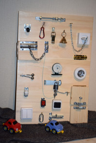 Бизиборд, развивающая доска по Монтессори