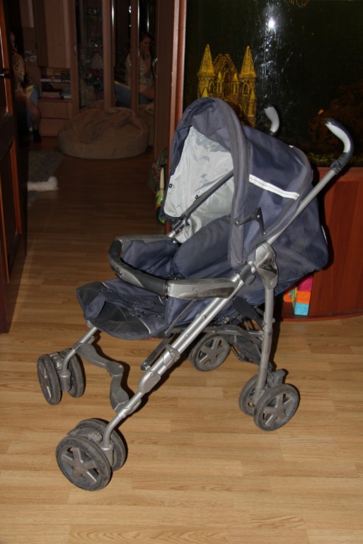 отдам коляску Inglesina zippy...самовывоз м.Марьино...срочно,а то муж вынесет на улицу...