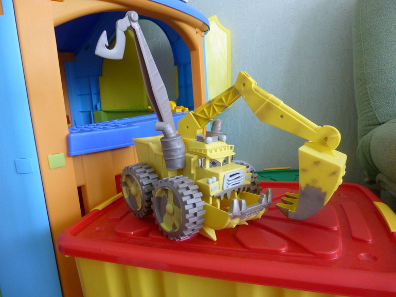 И так встречайте Screaming Banshee Tractor Diecast Car Eating M2281 (Disney Pixar Cars 2)
