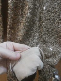 Платье в паетках с открытой спиной