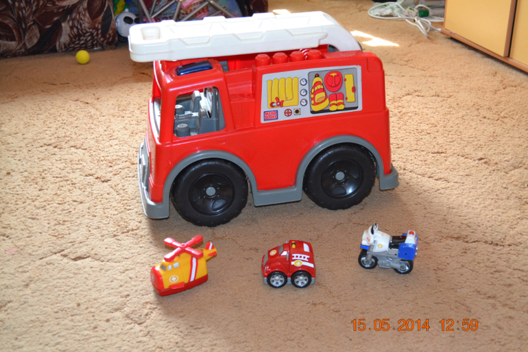 Пожарная машина Mega Bloks+игрушки-конструкторы 600 р.