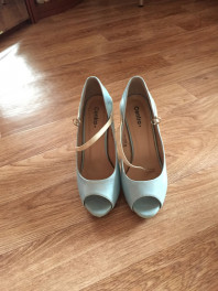 Две пары летней обуви в идеале 37 размер