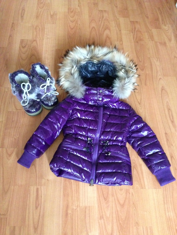 Куртку Moncler  3 года - 10000 р