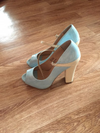 Две пары летней обуви в идеале 37 размер