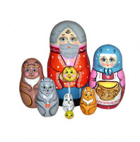 Деревянные игрушки, счетный материал, матрешки.
