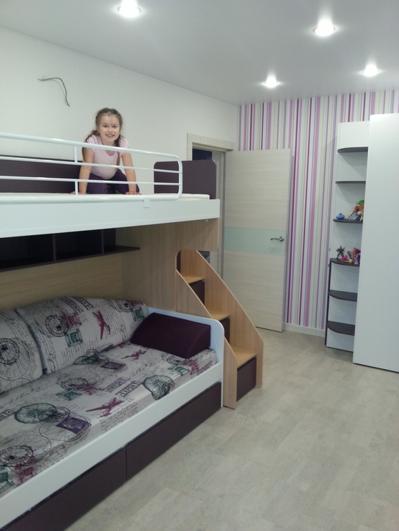 собрали мебель в детской.