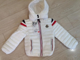 Курточка moncler