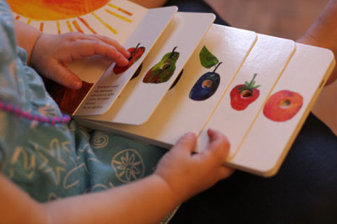 Приглашаем мам с малышами ЗАВТРА в 11:30 на встречу по книжке