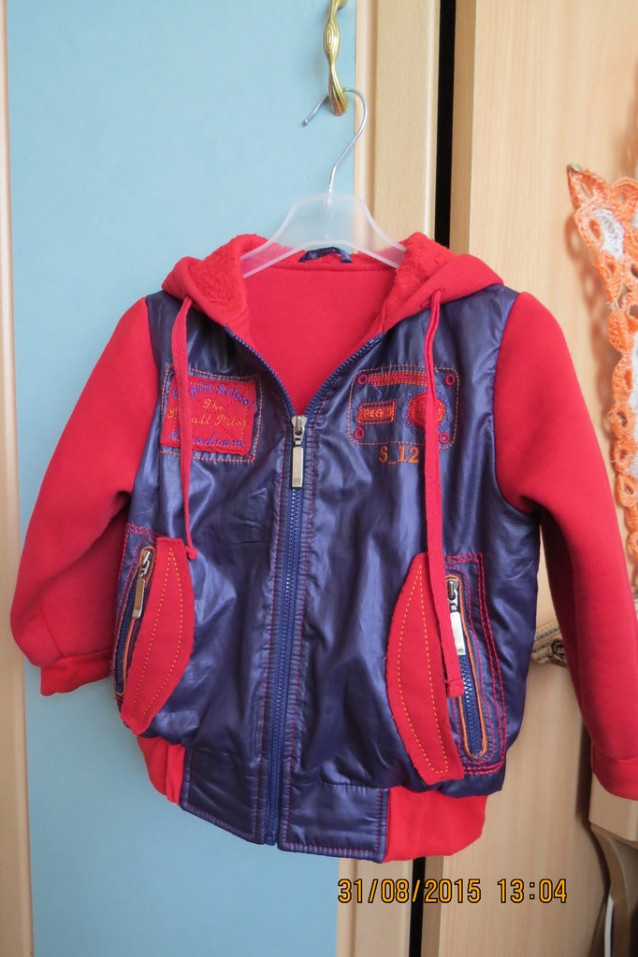 Стильная яркая ветровка на мальчика на весну