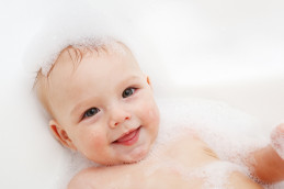 Как правильно и как часто надо купать новорожденного ребенка зимой