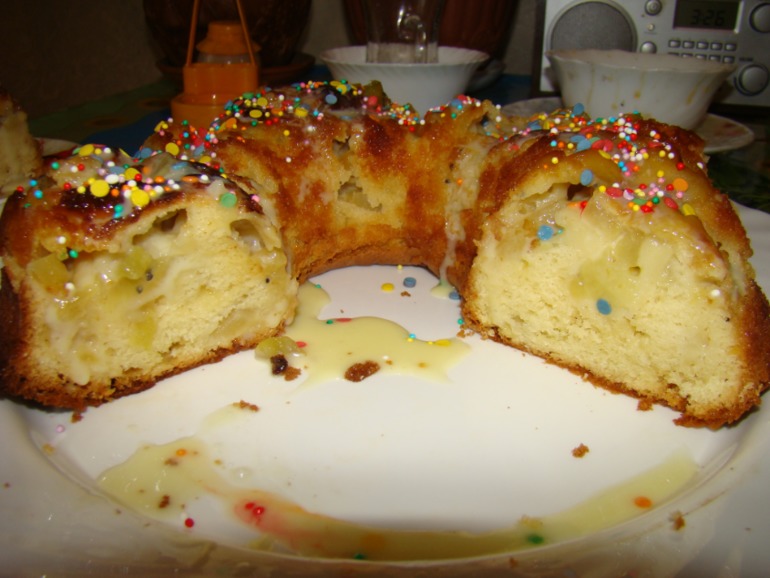 Шарлотка с яблоком и киви....