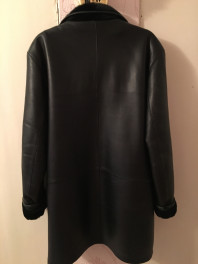 новая кожаное пальто на цигейке (очень тёплое)