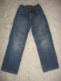 Джинсы фирменные д/м р.122-128  3 пары,новые+идеал