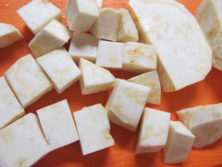 Ростбиф с мясным соусом и пюре из корня сельдерея
