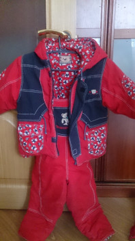 Продам 2 костюма по цене 1