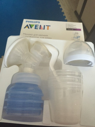 Молокоотсос Avent Natural ручной с контейнерами