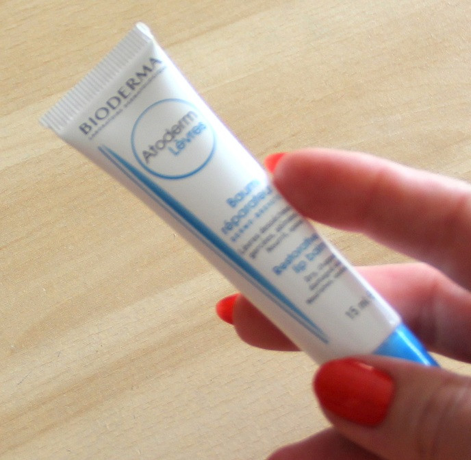 восстанавливающий бальзам для губ от Bioderma