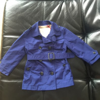 Плащ Burberry, 2 года
