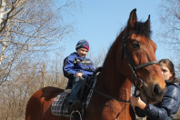 Верховая езда в деревне в Москве для детей и взрос