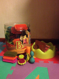 Игольчатый конструктор Bristle Block Stackadoos