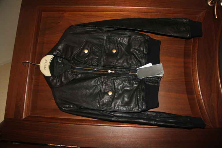 Куртки пуховые Liu Jo *** Just Cavalli *** Burbery *** DKNV ( все вещи оригинал , имеются голограммы и номера для проверки подлинности)