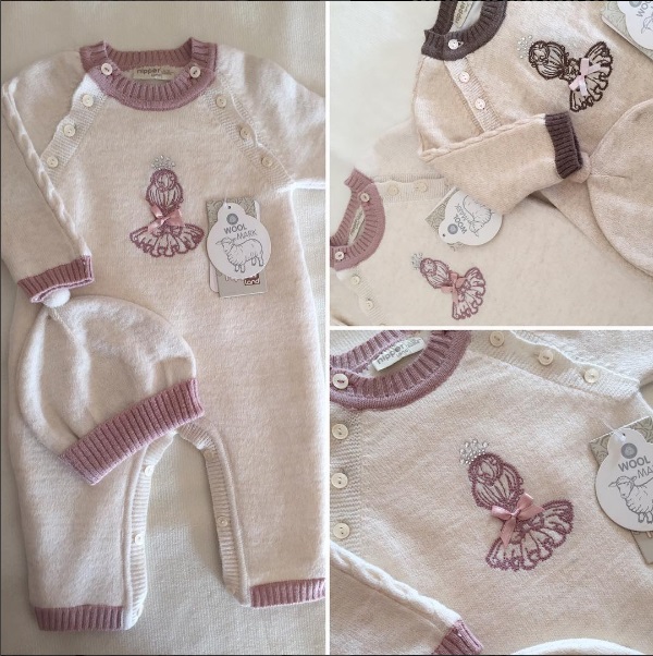 Вязаный комбинезон из шерсти с шапочкой