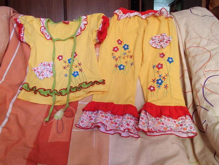 Пижама для девочки на рост от 92 см. с запасом (б\у 1 раз)