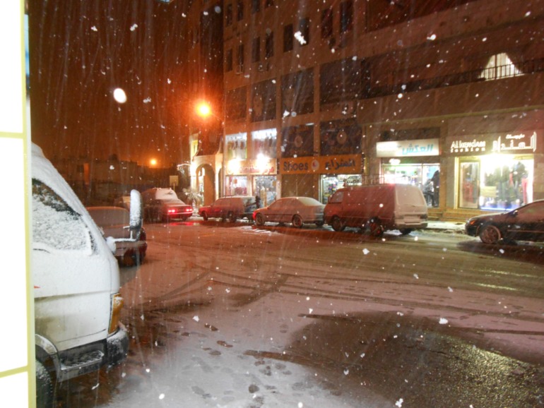 сейчас возле работы