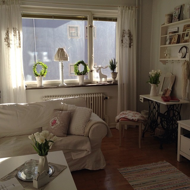 Солнечно, тепло и радостно через пару дней каникулы)