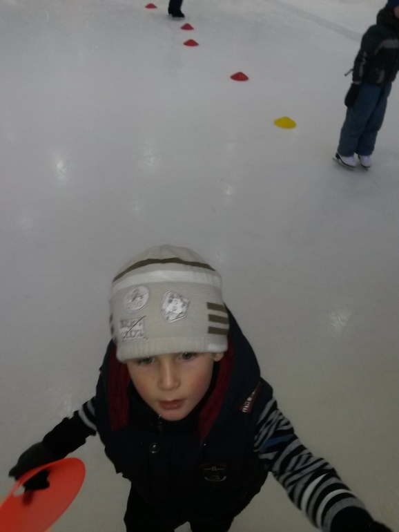 Весна....а мы на каток.