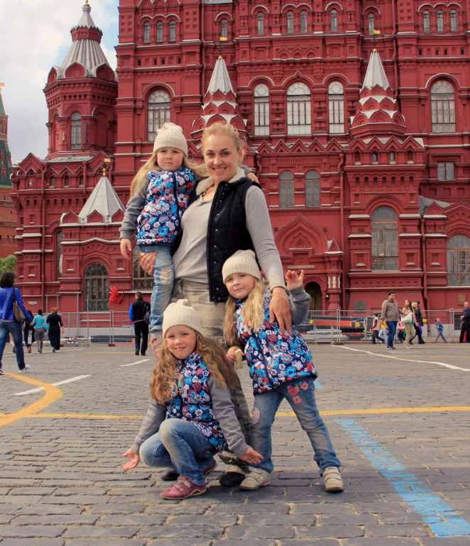 одняшка+ тройняшки - прогулочка по Красной площади