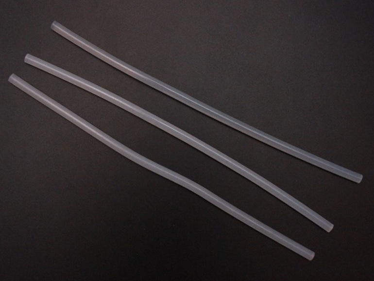 Термоклеевой пистолет и клей