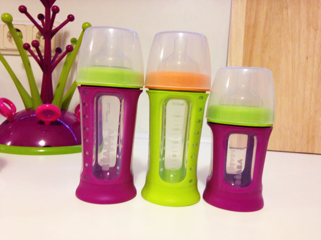 Большой фото обзор бутылочек и аксессуаров.