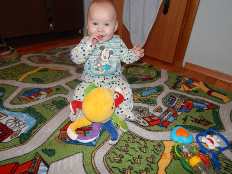 Косте 6-месяцев, на ИВ с 3 недель. Ещё раз про миф! Не правда, что ребёнок развивается хуже!