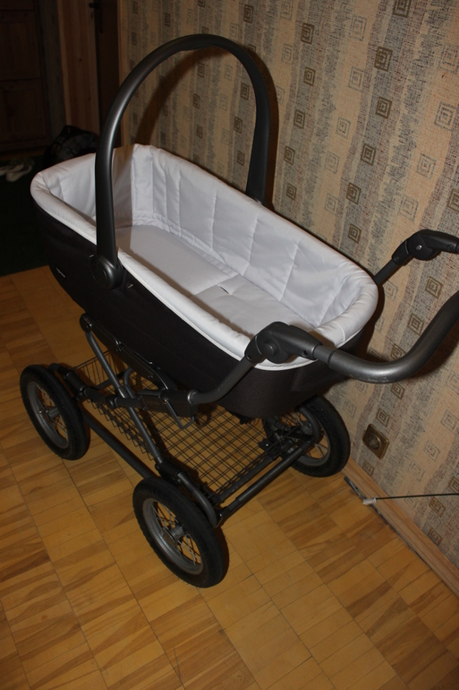 Продаю коляску Inglesina Sofia sport (шасси Ergo Bike) + подарок